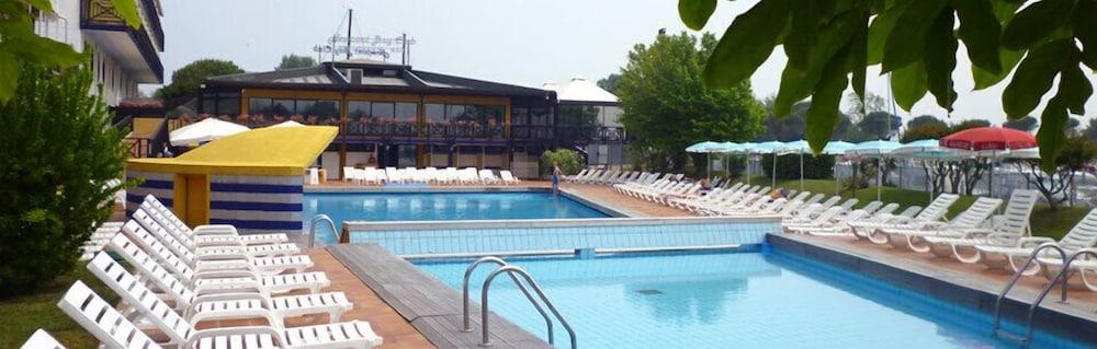 Hotel Marina Uno Lignano Sabbiadoro Extérieur photo