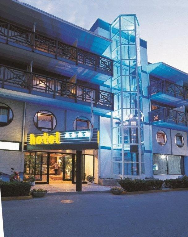 Hotel Marina Uno Lignano Sabbiadoro Extérieur photo